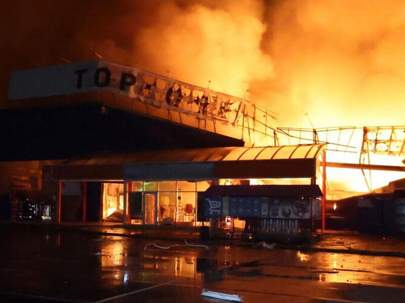 Уночі РФ атакувала Дніпро й область ракетами і дронами. Горів торговельний центр, є загиблі