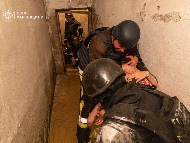 20 ударів за три години. Харків пережив дуже сильний обстріл, поранено пожежників. Фото, відео