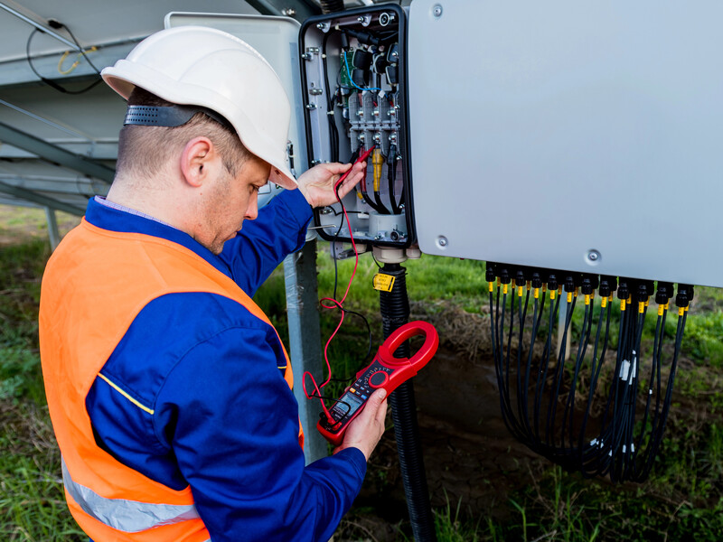 За сутки ДТЭК вернул после обстрелов свет 12 тыс. семей