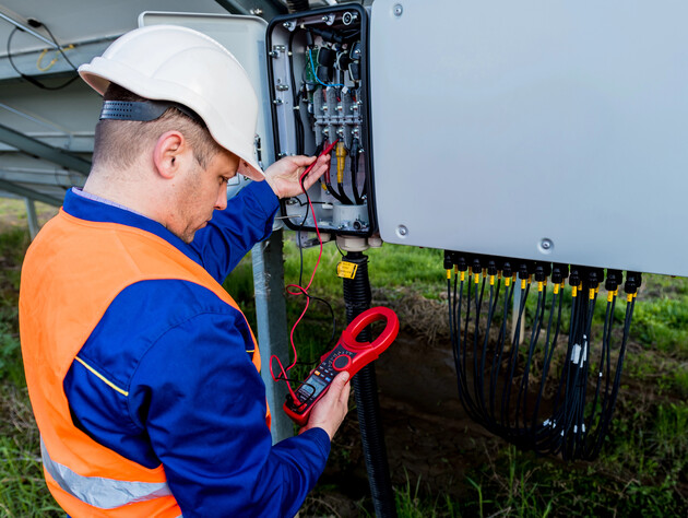 За сутки ДТЭК вернул после обстрелов свет 12 тыс. семей