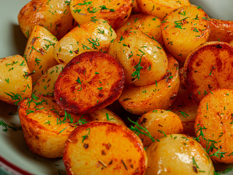 Несколько минут – и невероятно вкусный молодой картофель поразит вкусом. Очень быстрый рецепт