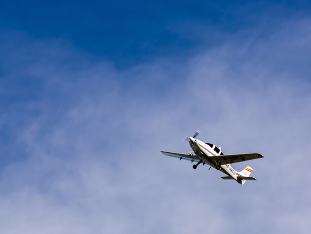 Біля узбережжя Каліфорнії впав приватний літак. Місцеві розповіли про гучний шум перед трощею