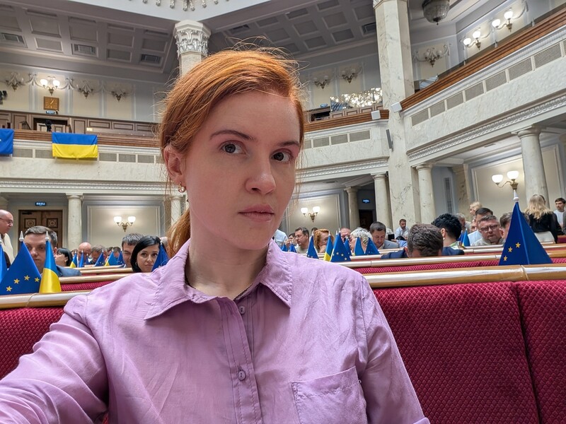 Безуглая, признавшаяся, что у нее синдром Аспергера, ответила Тополе – он собирал ей на психиатра