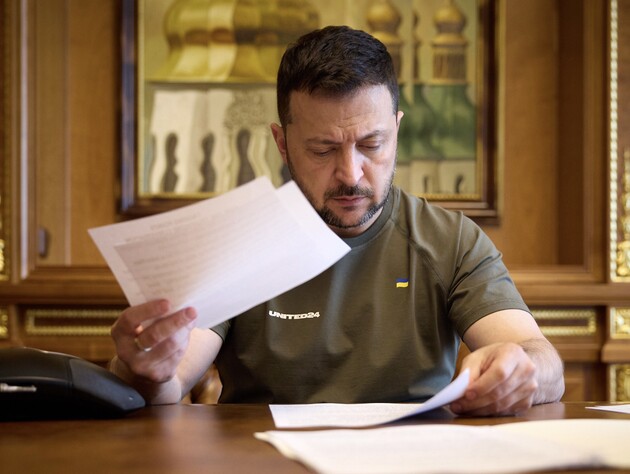 Українські полонені отримають такі самі фінансові гарантії, як усі захисники – Зеленський підписав закон