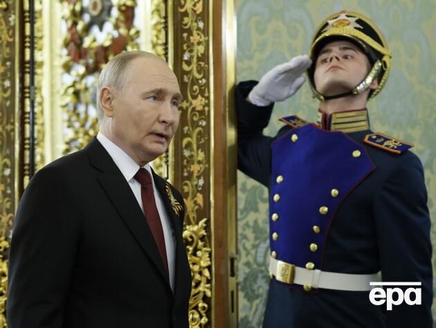 Охорона Путіна носить із собою перехоплювачі дронів. Відео