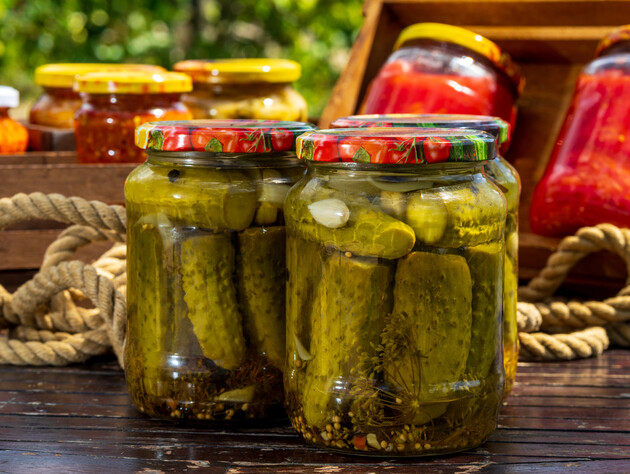 Завдяки цьому цікавому продукту консервовані огірки набудуть пікантного смаку. Простий рецепт