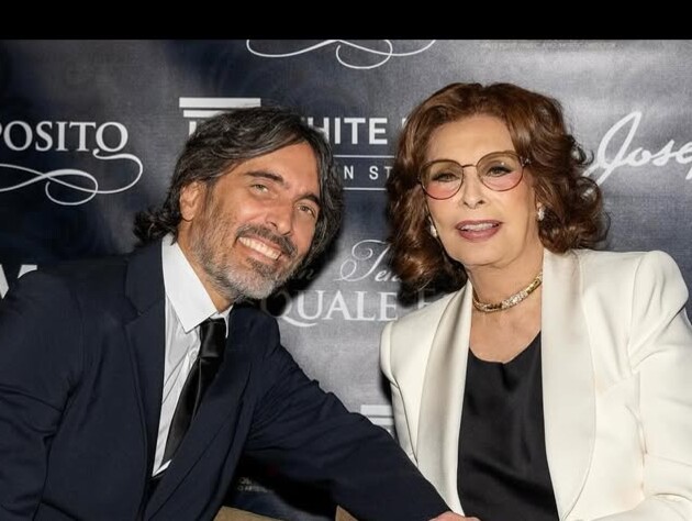 Сын Лорен женился на девушке, младше на 20 лет, и совершил серьезный поступок. Как выглядит невестка легенды