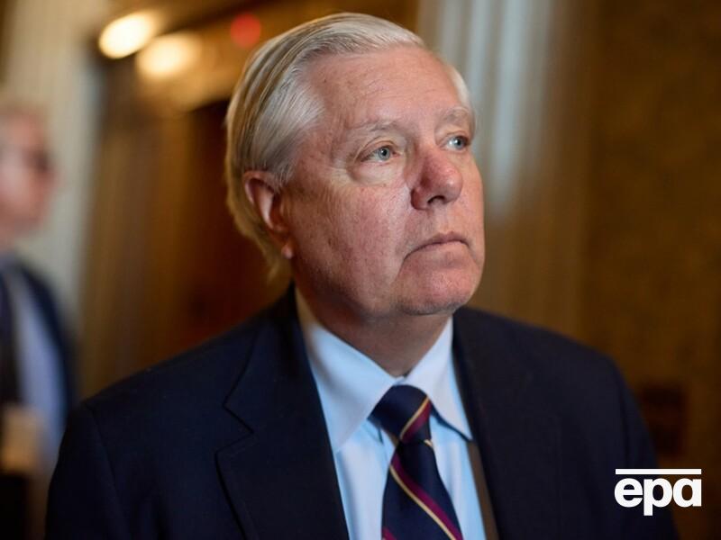 Cенатор Грэм заявил Медведеву, что РФ и ее союзники "в скором времени убедятся в ошибке". Тот назвал его дедушкой