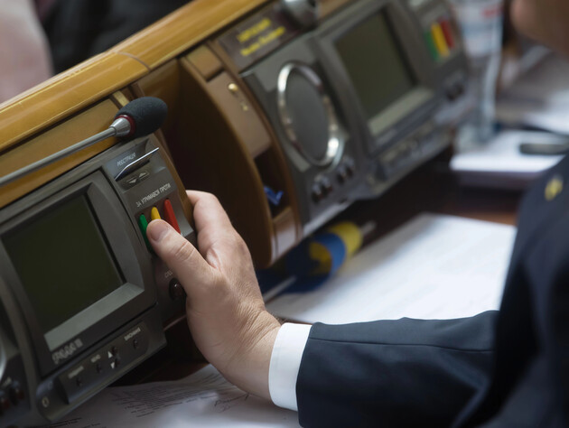 У Раді знайшли голоси на законопроєкт Зеленського про НАБУ, але одна фракція його не підтримає – ЗМІ