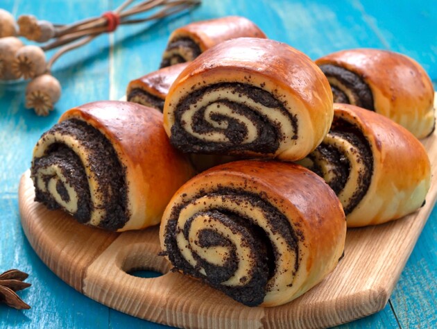 Замесите такое тесто – и булочки с маком получатся вкусными и нежными. Простой рецепт