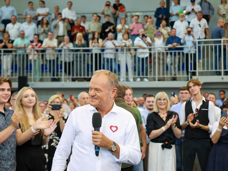 Партия премьера Польши Туска лидирует в рейтингах – опрос