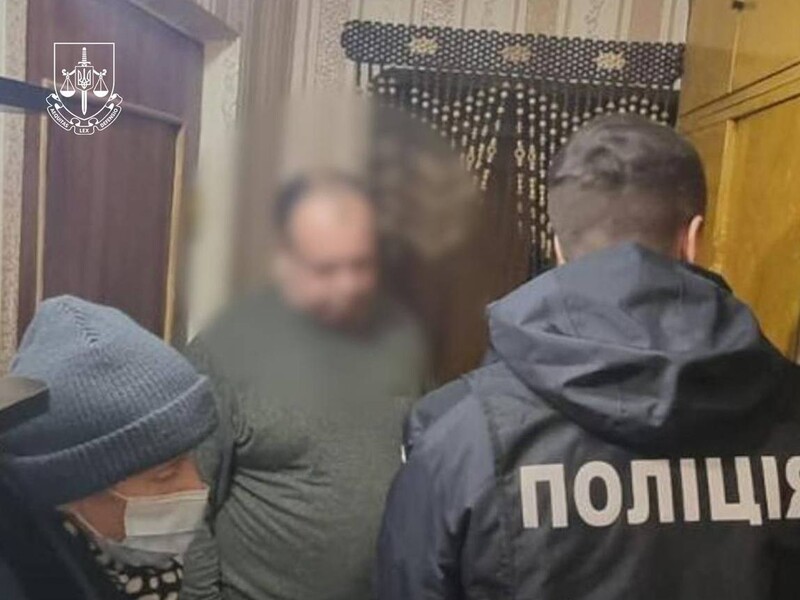 Екскерівника київського РТЦК підозрюють у допомозі ексочільнику метрополітену Києва виїхати за кордон