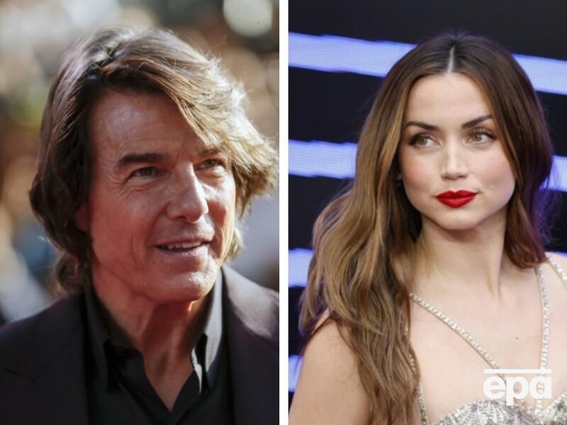 Похожи на влюбленную пару. 63-летний Круз и 37-летняя де Армас вместе путешествуют по США