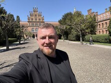 Конец ли это? К сожалению, нет. Олигарх в СИЗО и олигарх в бегах еще точно подадут в апелляцию