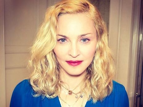 Мадонна обнародовала новое фото удочеренных близнецов-африканок