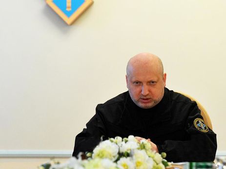 Турчинов заявив, що неможливо стримати Росію тільки військовою силою