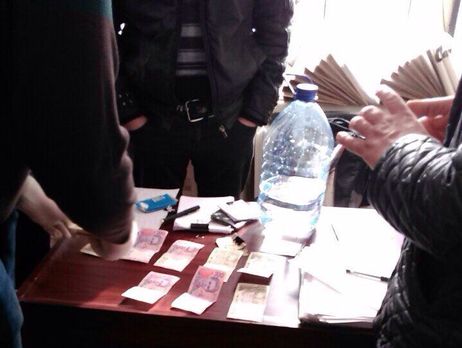 В Полтавской области СБУ задержала за взятку начальника райотдела исполнительной службы