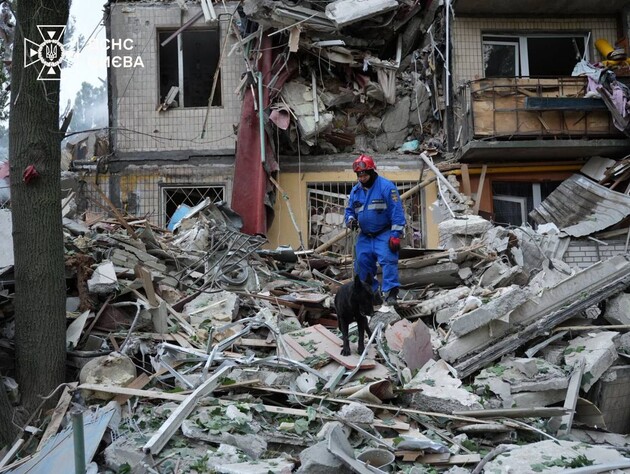 РФ атакувала Київ ракетами і БПЛА. Є влучання в житлові будинки, багато постраждалих і жертв