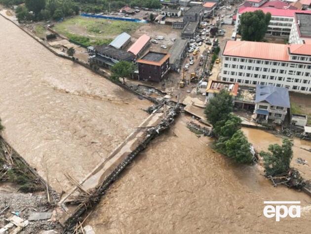 Повені та зливи в Китаї забрали життя понад 60 людей