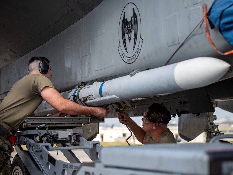 Пентагон заказал крупную партию ракет AMRAAM для ряда стран. Есть ли среди них Украина