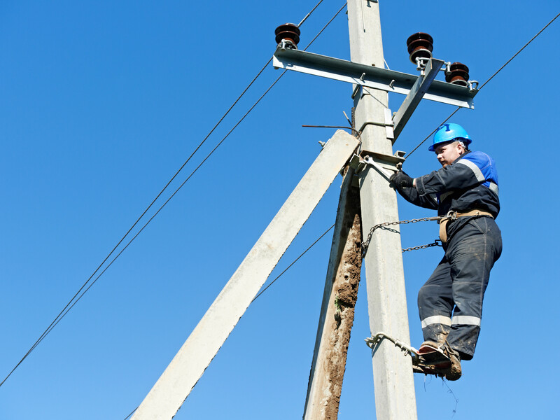 За июль ДТЭК вернул после обстрелов свет в дома более 650 тыс. семей