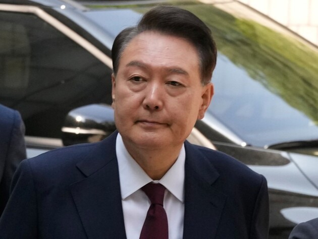 В нижнем белье лег на пол. Экс-президент Южной Кореи отказался идти на допрос