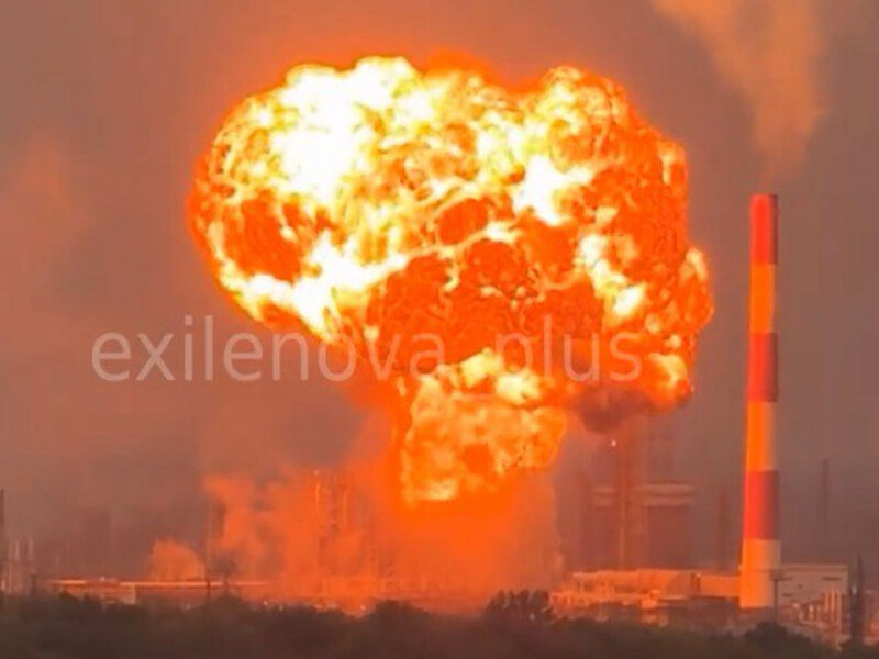 Через атаку дронів горить Новокуйбишевський НПЗ у Самарській області РФ. Фото, відео