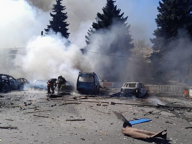 "Все разбито, все горит". РФ нанесла массированный удар по Дружковке