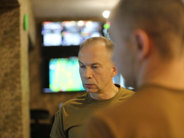 Сирський повідомив про складну ситуацію на трьох напрямках фронту