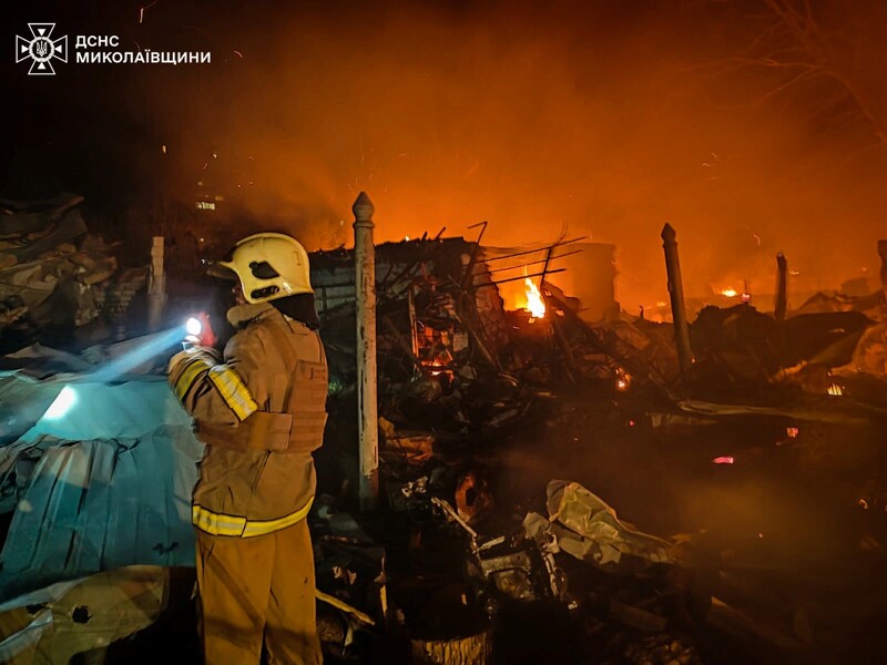 РФ атаковала Николаев. Разрушен ряд домов, есть пострадавшие, в городе пожар. Фото