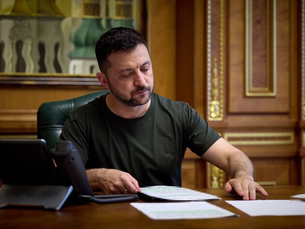 Зеленский на фоне коррупционного скандала уволил глав Мукачевской и Рубежанской администраций