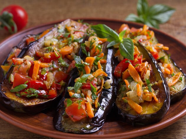 Сделайте так – и квашеные баклажаны с морковью поразят вас вкусом. Рецепт простого блюда