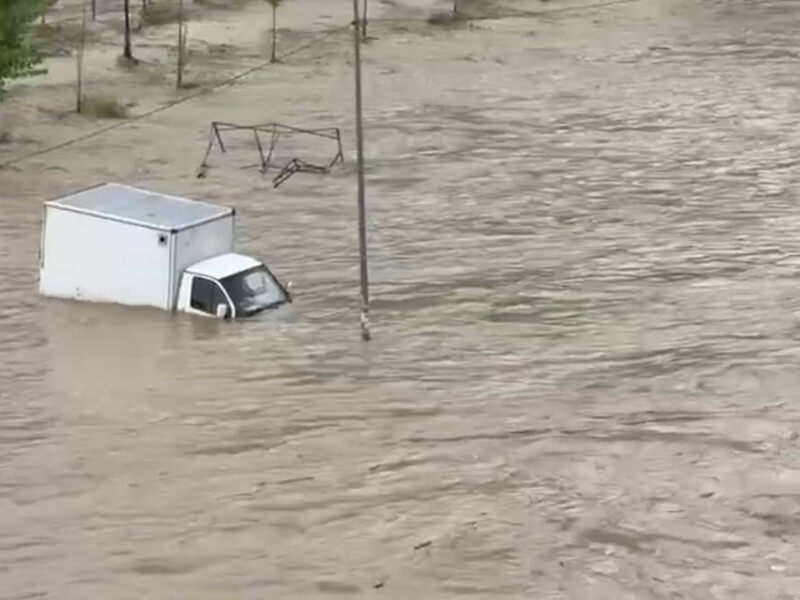 У Росії вирує негода: змило мости, автобус із пасажирами, десятки будинків підтоплено