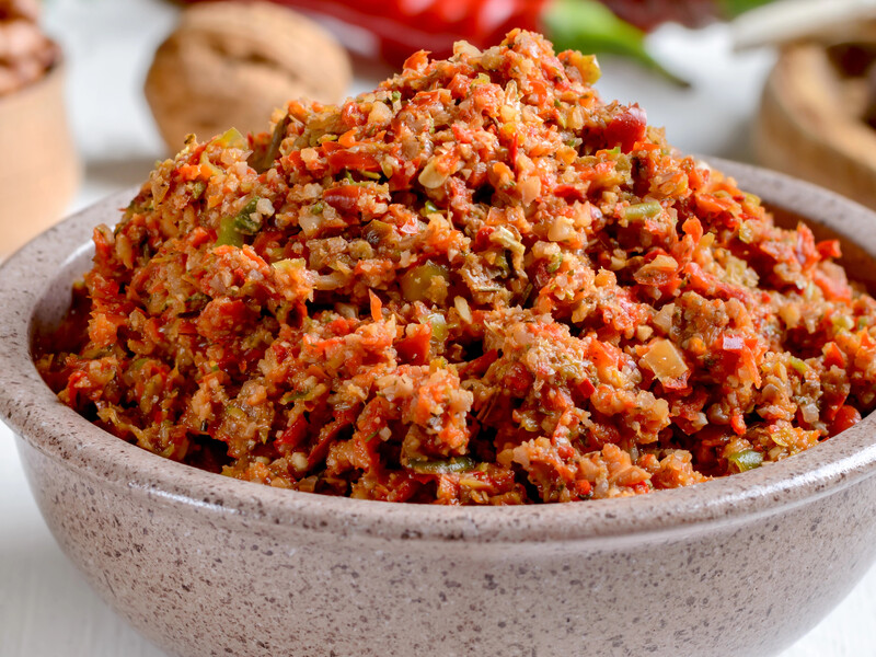 Добавьте это к аджике – и она подойдет к любимому гарниру. Рецепт быстрой консервации