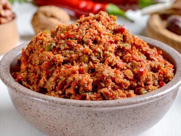 Добавьте это к аджике – и она подойдет к любимому гарниру. Рецепт быстрой консервации