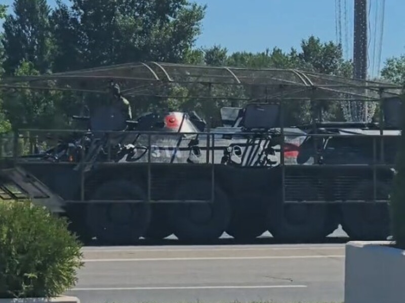 В Беларуси заметили военную технику с красными опознавательными знаками. Есть ли угроза для Украины?