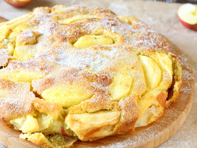 Просто смешайте эти продукты – и шарлотка станет любимой. Очень быстрый рецепт десерта