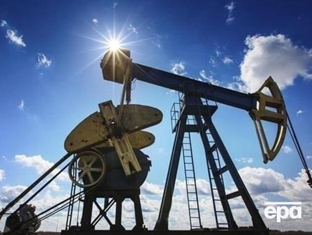 Страны ОПЕК+ договорились увеличить добычу нефти на фоне давления США на Индию. Как среагировал рынок?