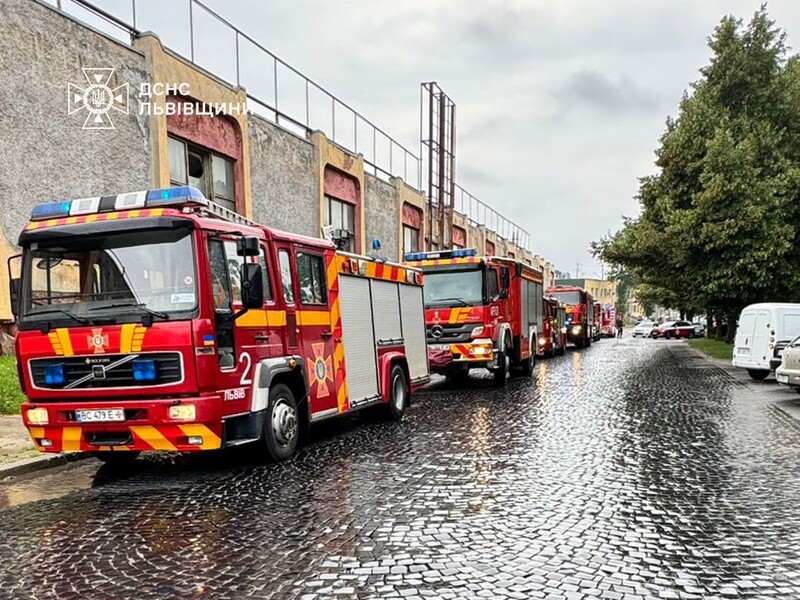 У Львові загорівся готель, в одному з номерів стався вибух. Серед постраждалих діти