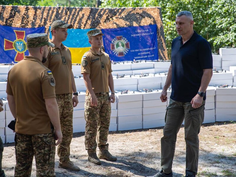 Кличко передав від громади Києва 2,3 тис. дронів двом бригадам Нацгвардії 