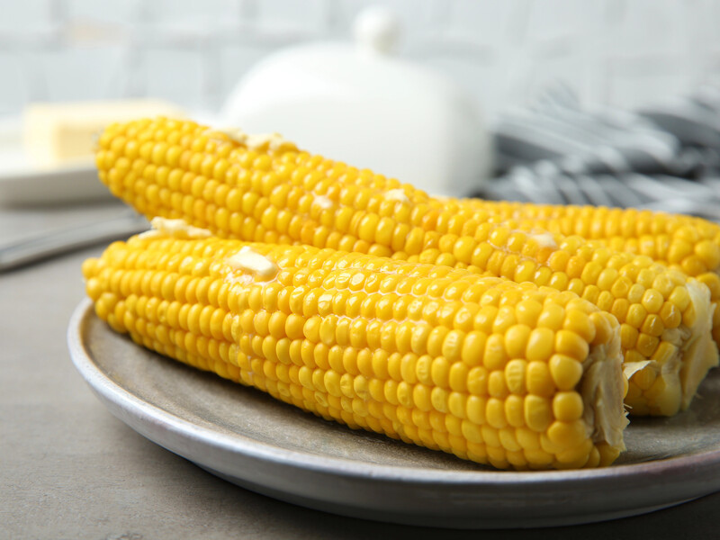 Смажьте этим кукурузу – и она будет сочная и ароматная. Простой рецепт без воды и кастрюль