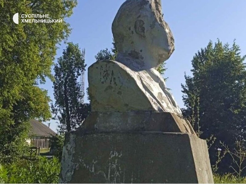 В Украине демонтировали последний памятник Ленину, который оставался на подконтрольной территории – активисты