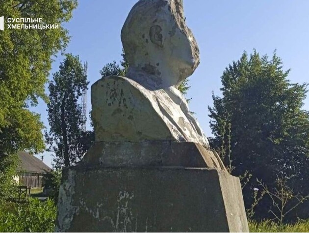 В Украине демонтировали последний памятник Ленину, который оставался на подконтрольной территории – активисты