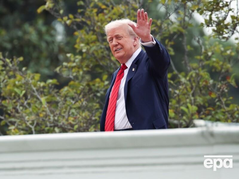 Трамп виліз на дах Білого дому і звідти спілкувався з журналістами. Відео