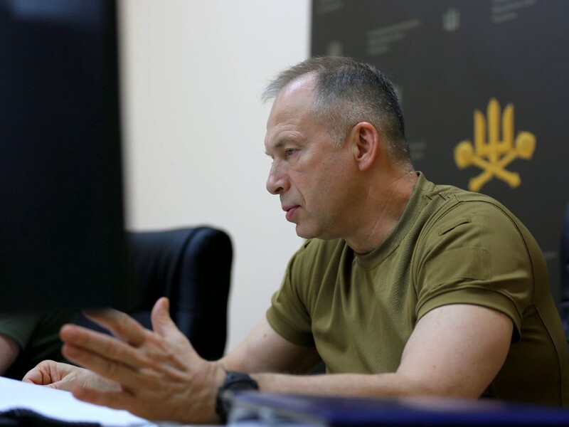 Сырский: Враг на фронте использует тактику "тысячи порезов" и формирует новые дивизии