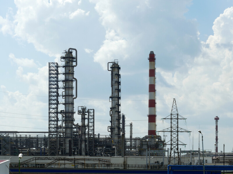 В РФ после атаки дронов остановился НПЗ, еще один вдвое снизил производительность – СМИ