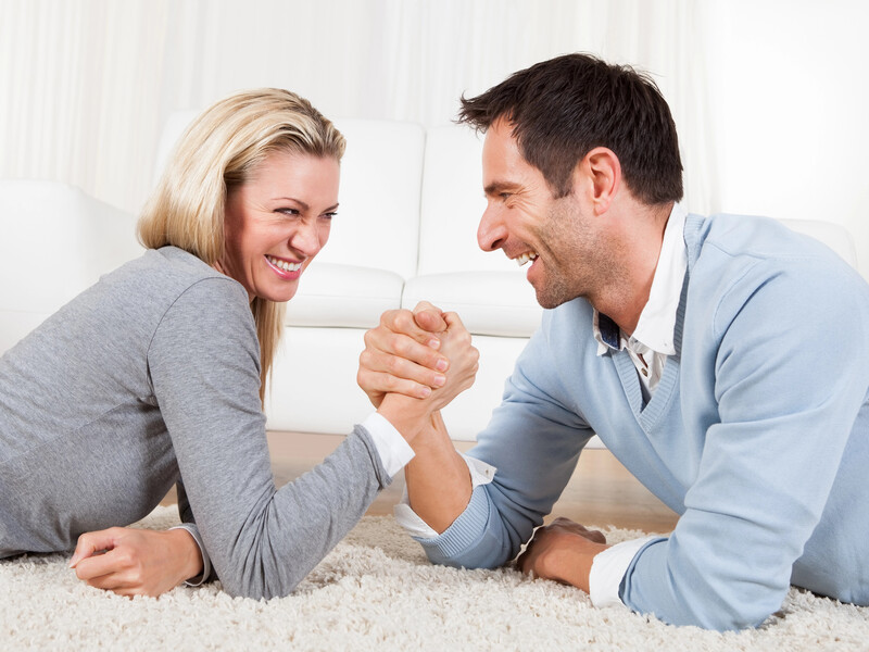 6 августа – День подкаблучника. Яркие открытки с поздравлениями и смешные шутки