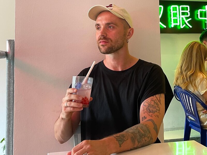 Кацурін показав, хто прийшов у його ресторан, у якому отруїлося понад 100 людей, після відновлення роботи 