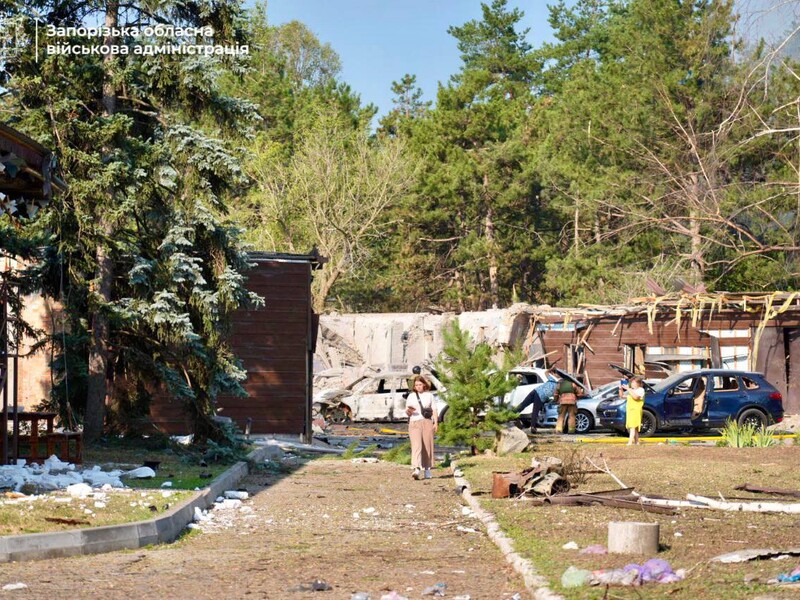 В результате авиаудара по Запорожской области повреждена база отдыха. Среди пострадавших – дети