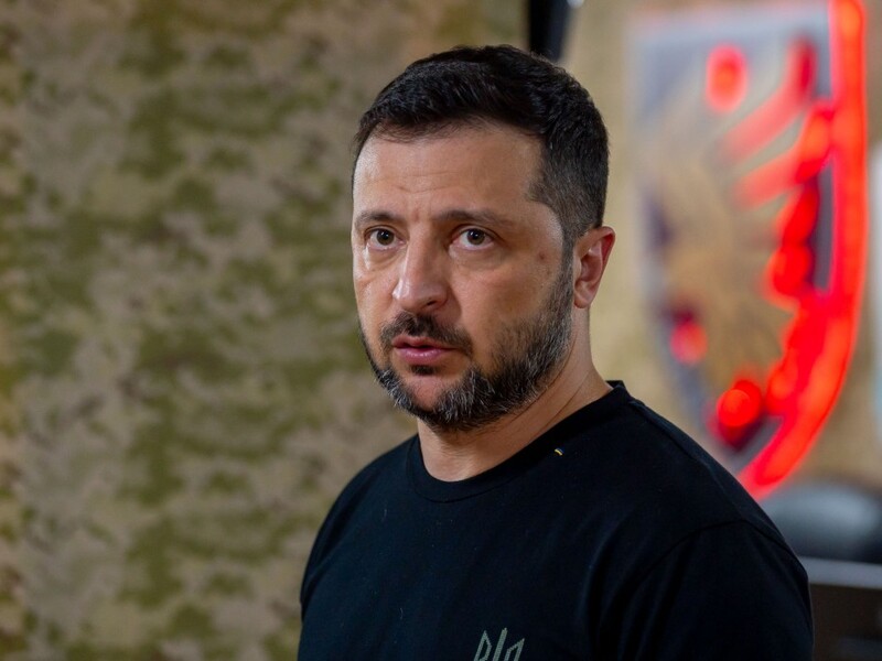 Доверие к Зеленскому в Украине падает, но остается достаточно высоким – опрос